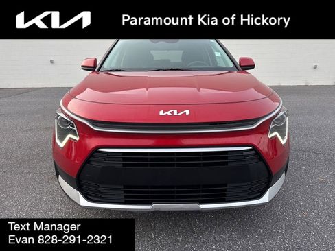 Used 2023 Kia Niro LX image 2