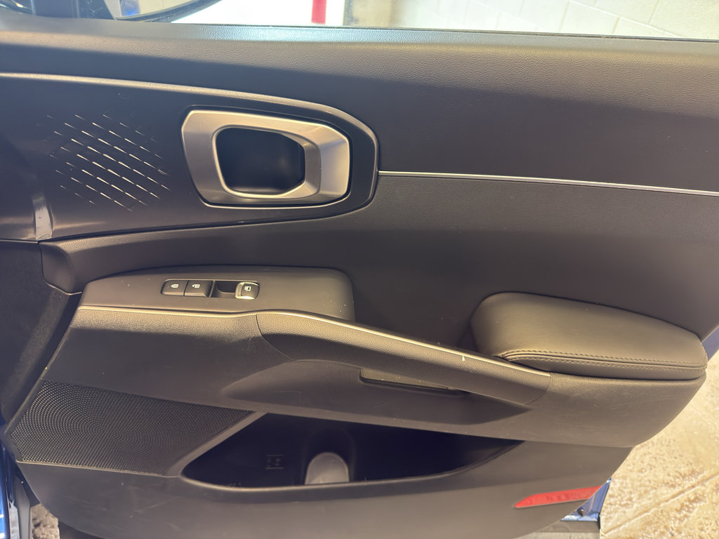 Used 2023 Kia Sorento S w/ Panoramic Sunroof Package FWD image 22