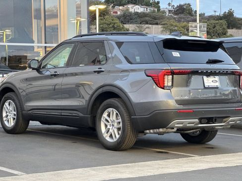 New 2026 Ford Explorer Active w/ Active Comfort Package image 5