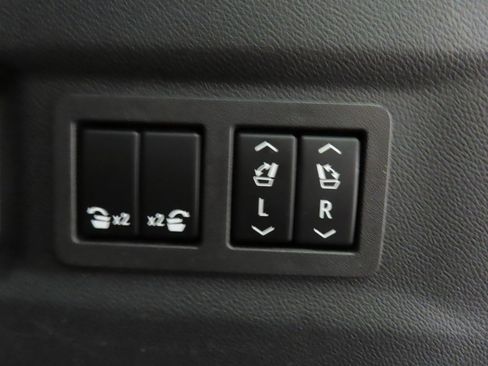 Used 2024 Chevrolet Suburban High Country image 38