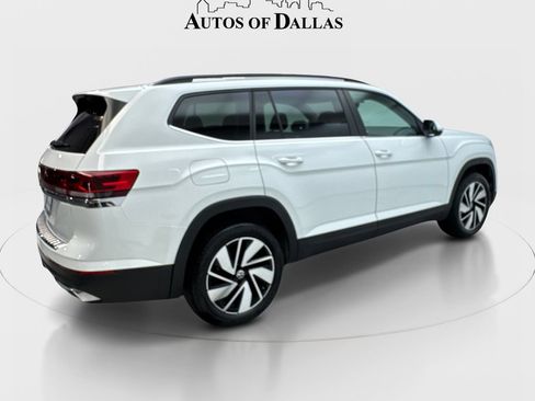 Used 2024 Volkswagen Atlas SE w/ Panoramic Sunroof Package FWD image 6