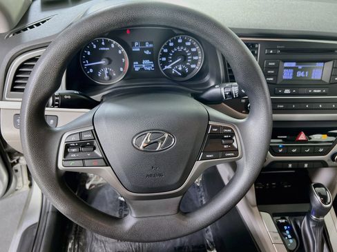 Used 2018 Hyundai Elantra SE w/ Cargo Package FWD image 10