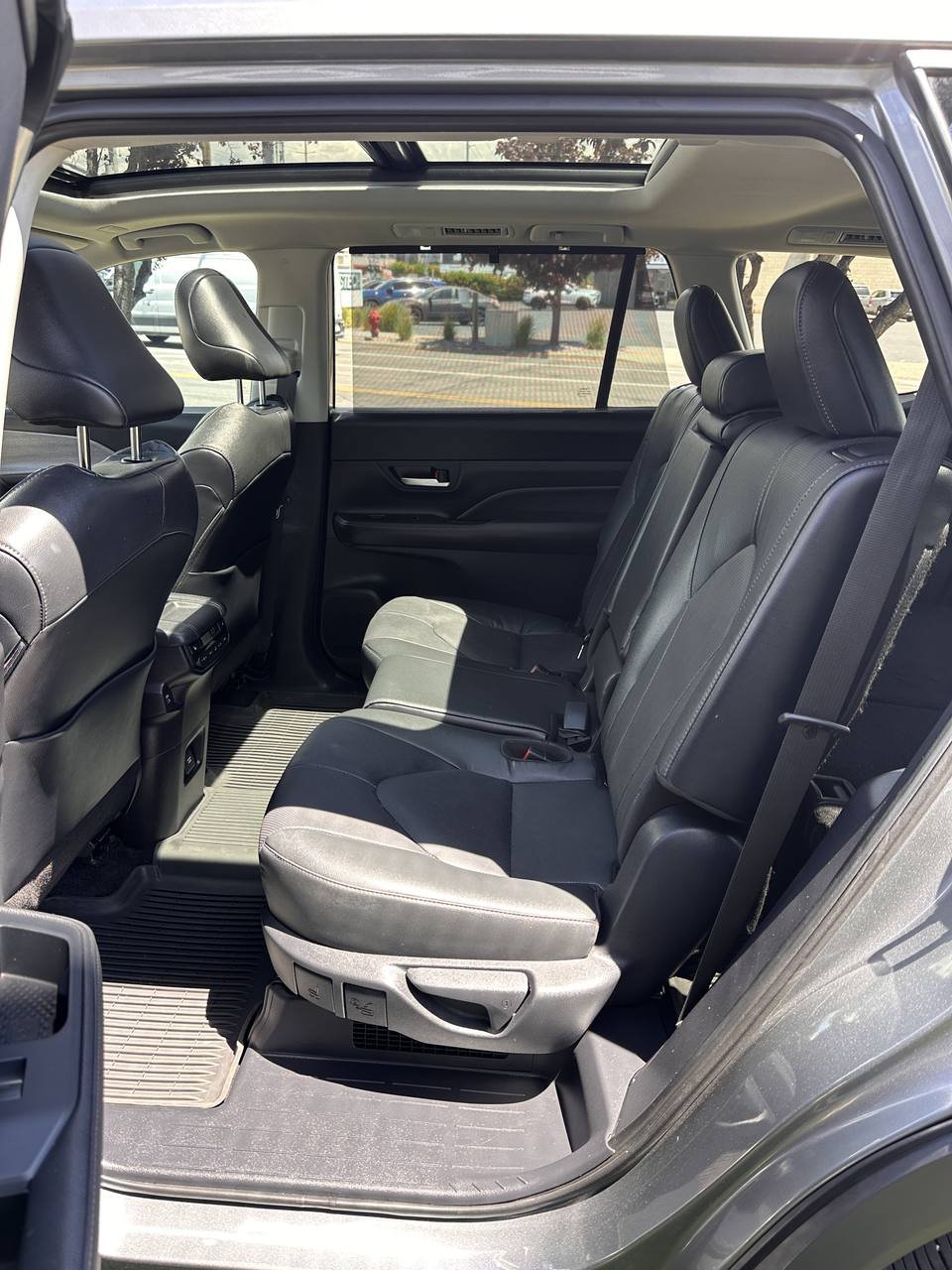 Used 2025 Toyota Grand Highlander AWD Hybrid w/ Blackout Package (GST) image 20