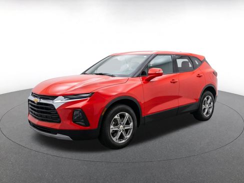Used 2026 Chevrolet Blazer LT FWD image 3