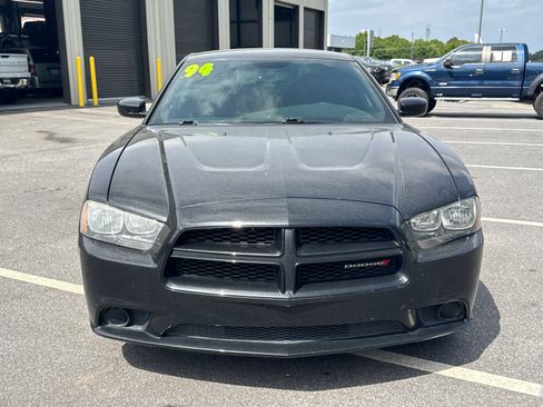 Used 2014 Dodge Charger SXT w/ Blacktop Package RWD image 2