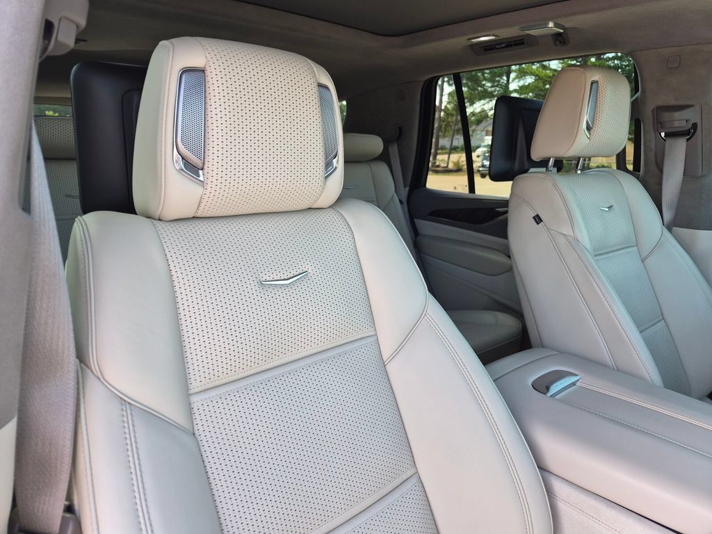 Used 2024 Cadillac Escalade Premium Luxury Platinum w/ Heavy-Duty Trailer Package AWD/4WD image 49