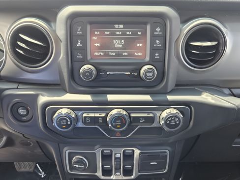 Used 2018 Jeep Wrangler Unlimited Sport S AWD/4WD image 17