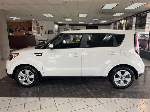 Used 2019 Kia Soul image 2