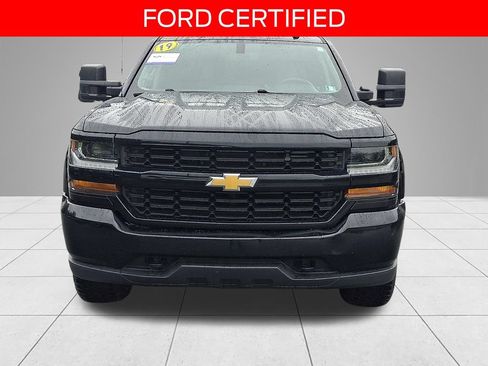 Used 2019 Chevrolet Silverado 1500 Custom w/ Custom Convenience Package AWD/4WD image 2