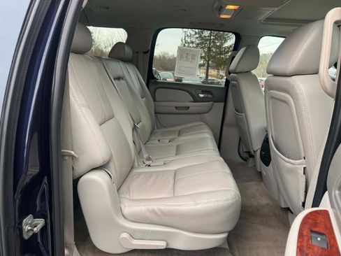 Used 2009 Chevrolet Suburban LT image 17