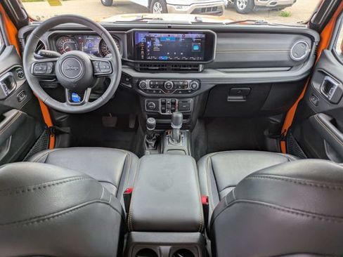Used 2025 Jeep Gladiator Sport AWD/4WD image 15