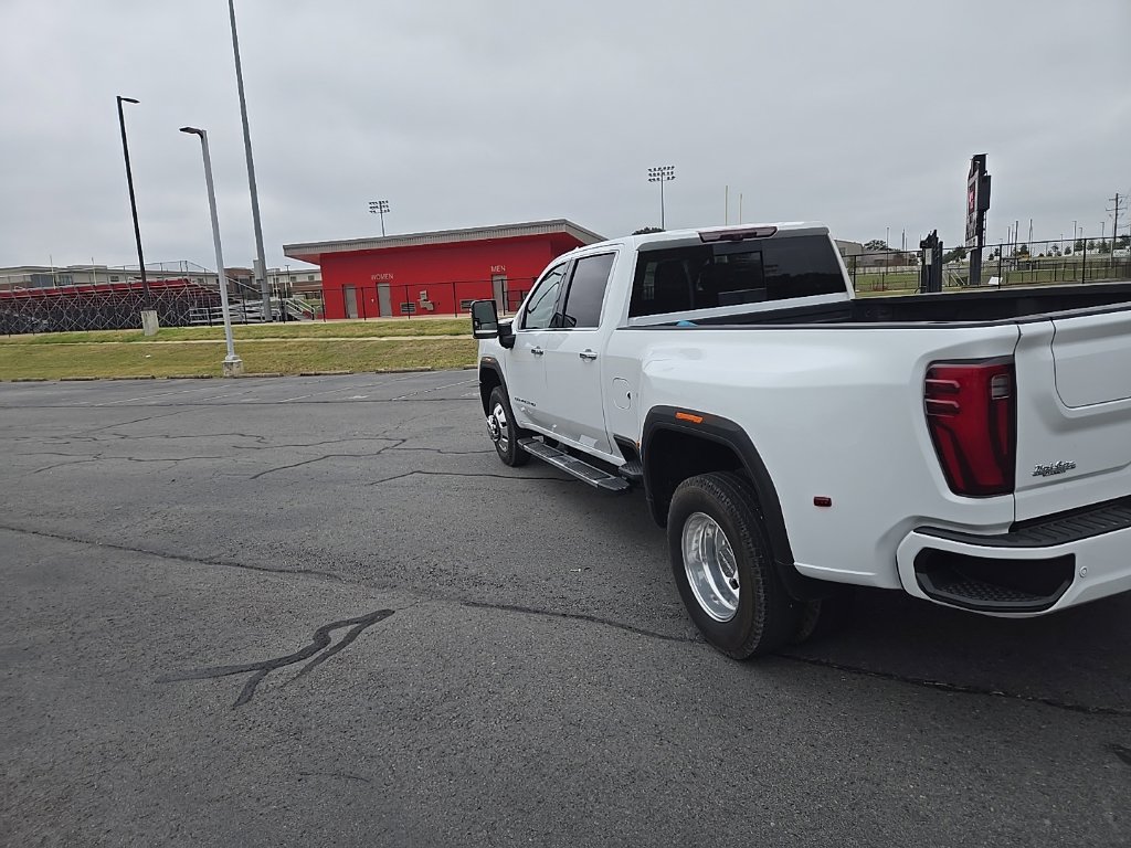 Used 2025 GMC Sierra 3500 Denali w/ Denali Reserve Package AWD/4WD image 6