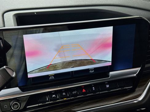 Used 2024 Chevrolet Silverado 1500 LT image 3