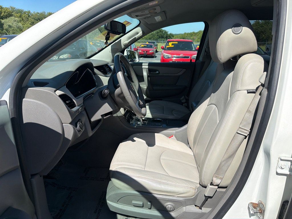 Used 2015 Chevrolet Traverse LT FWD image 9