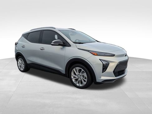 Used 2023 Chevrolet Bolt EUV LT image 1