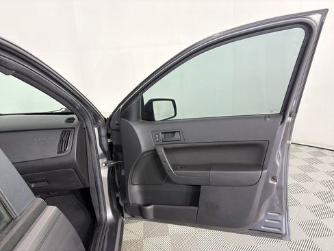 Used 2010 Ford Focus SE image 26