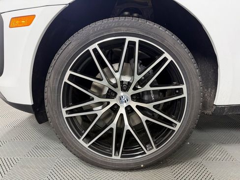 New 2026 Porsche Macan AWD/4WD image 11