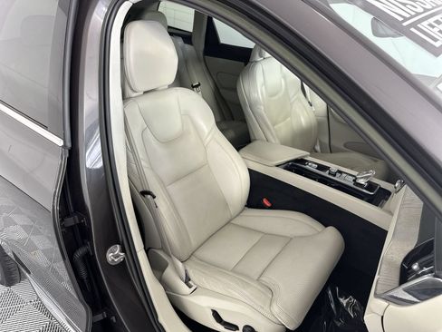 Used 2023 Volvo XC60 B5 Ultimate w/ Protection Package Premier FWD image 27