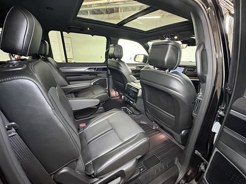 Certified 2024 Jeep Wagoneer Series II w/ Convenience Group I image 32