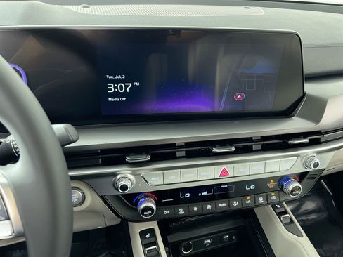 Certified 2025 Kia Telluride S FWD image 24