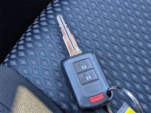 Used 2018 Mitsubishi Outlander ES image 25