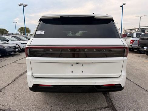New 2025 Lincoln Navigator Reserve w/ Jet Appearance Package image 8