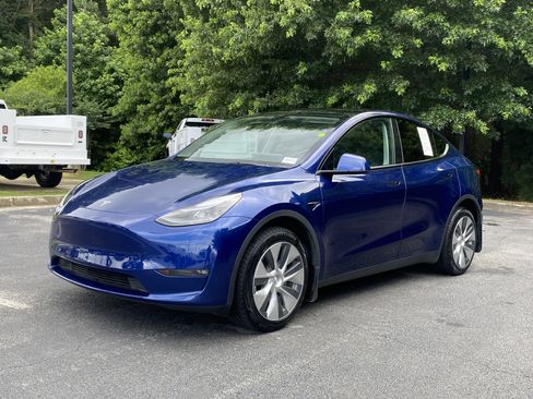 Used 2023 Tesla Model Y Long Range AWD/4WD image 5