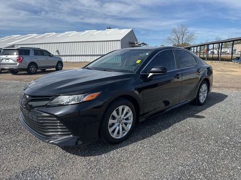 Used 2019 Toyota Camry LE image 5