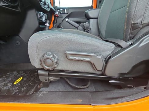 Used 2025 Jeep Wrangler Sport image 28