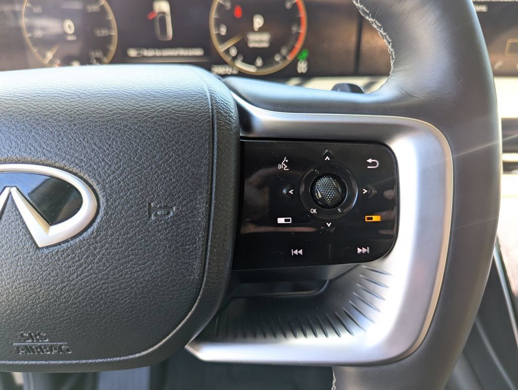 Used 2025 INFINITI QX80 Luxe AWD/4WD image 15