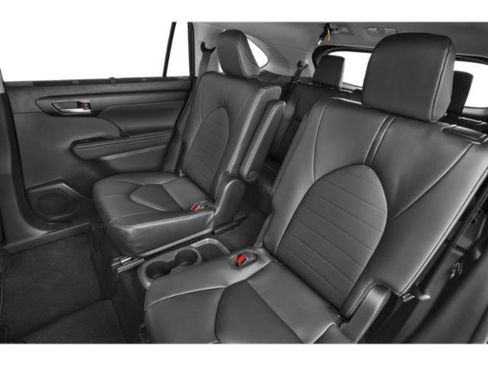 Used 2026 Toyota Highlander XLE AWD/4WD image 13