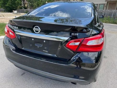 Used 2016 Nissan Altima 2.5 SR w/ LED Appearance Package FWD image 11