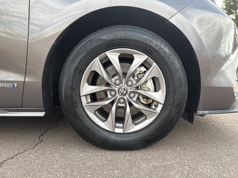 Used 2021 Toyota Sienna XLE image 37