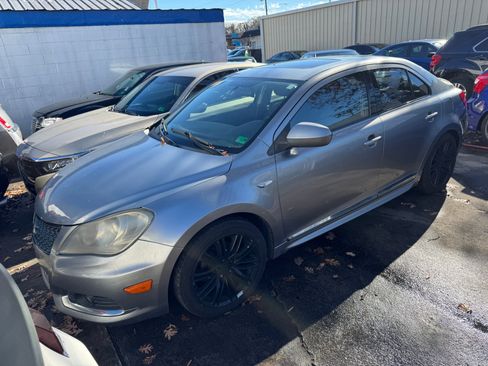 Used 2011 Suzuki Kizashi Sport GTS image 2