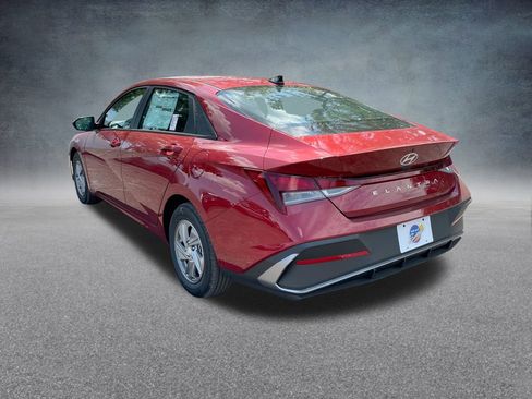 Used 2025 Hyundai Elantra SE image 29