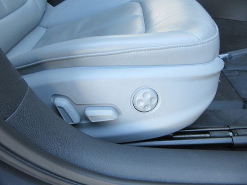 Used 2018 Audi A3 e-tron Premium Plus w/ Premium Plus Package image 27