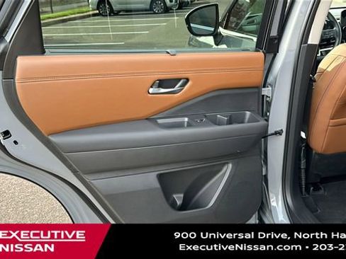 Certified 2025 Nissan Pathfinder Platinum w/ Cargo Package AWD/4WD image 23