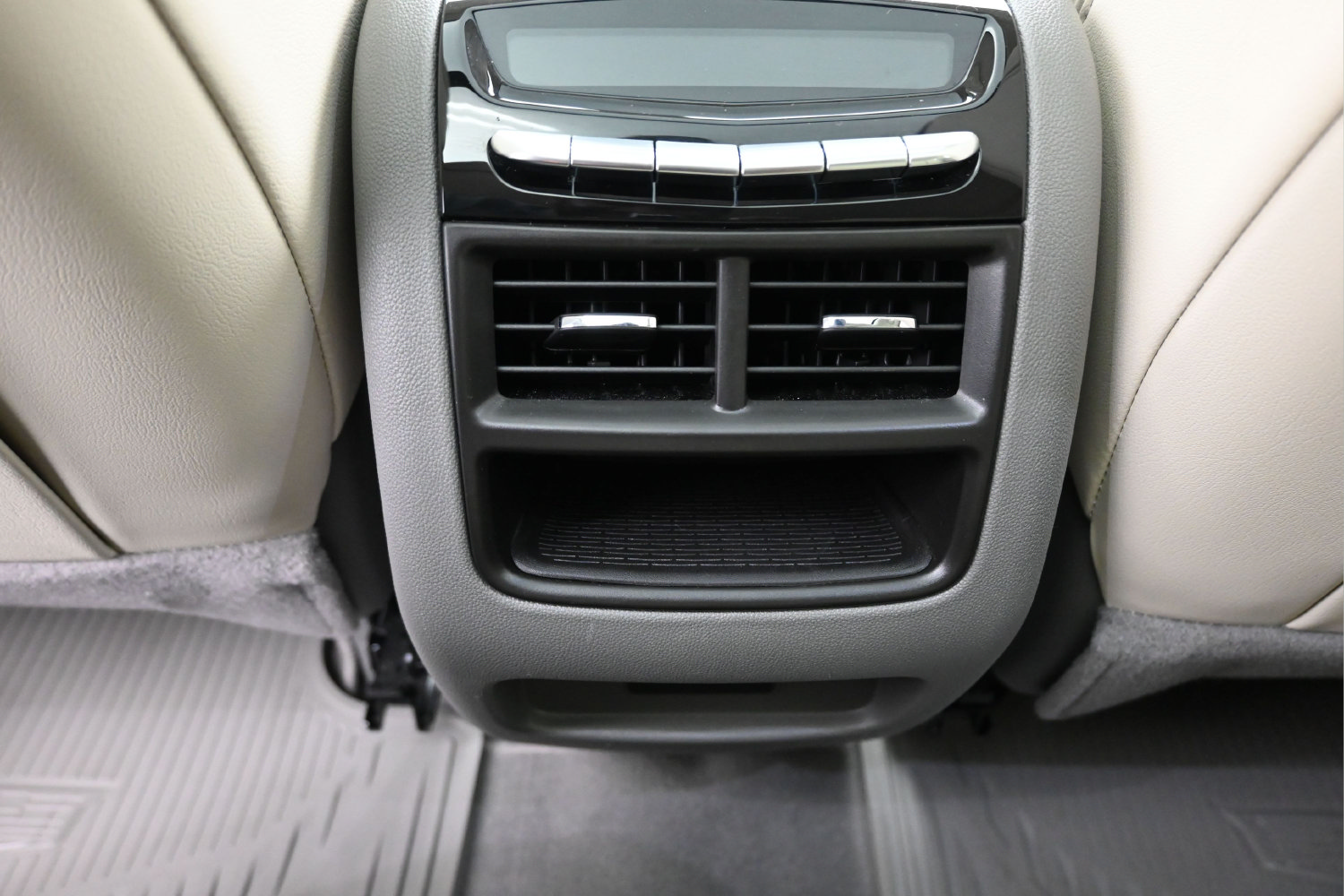 Used 2024 Cadillac XT5 Premium Luxury w/ Technology Package AWD/4WD image 10