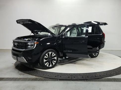Used 2025 Ford Expedition Platinum w/ Driver's Package AWD/4WD image 12