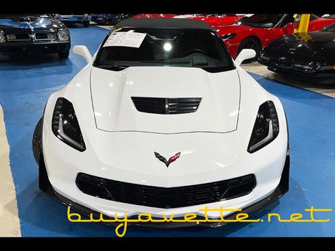 Used 2015 Chevrolet Corvette Z06 w/ 3LZ Preferred Equipment Group RWD image 6