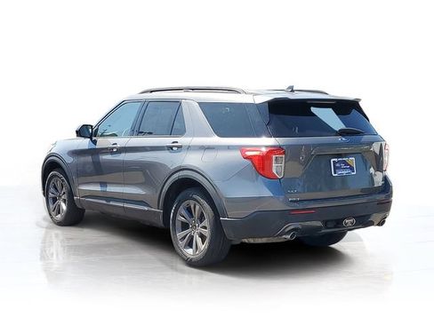 Certified 2023 Ford Explorer XLT w/ Equipment Group 202A AWD/4WD image 3