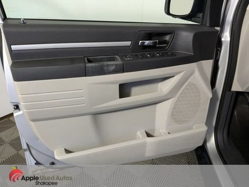 Used 2009 Dodge Grand Caravan SE FWD image 12