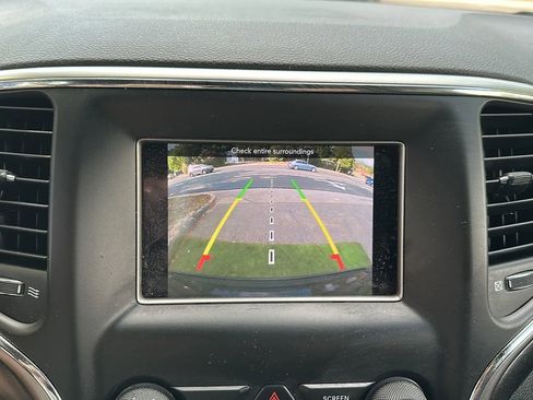 Used 2018 Jeep Grand Cherokee Laredo AWD/4WD image 35