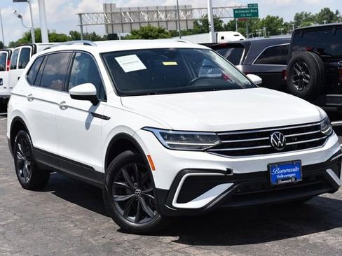 Used 2022 Volkswagen Tiguan SE AWD/4WD image 2