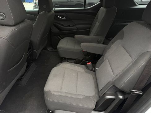 Used 2022 Chevrolet Traverse LT FWD image 4