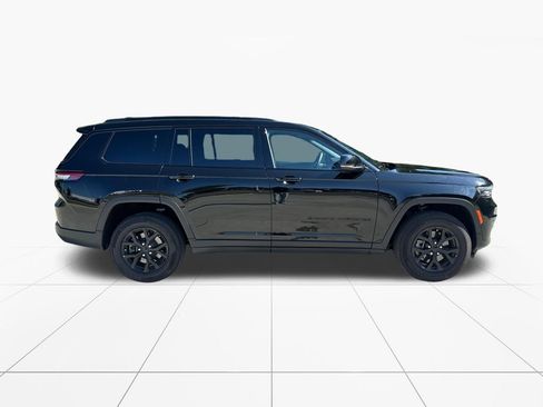Used 2025 Jeep Grand Cherokee L Altitude AWD/4WD image 9