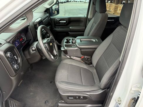 Used 2022 Chevrolet Silverado 2500 Custom w/ Custom Value Package image 11