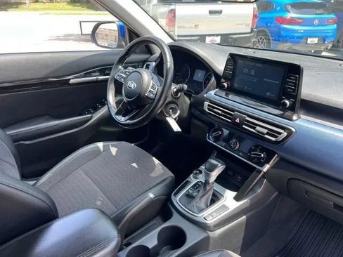 Used 2021 Kia Seltos S FWD image 32