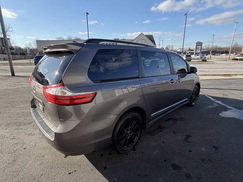 Used 2019 Toyota Sienna LE image 5
