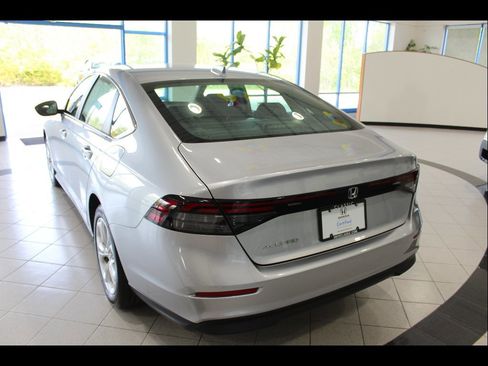 Used 2025 Honda Accord LX image 7